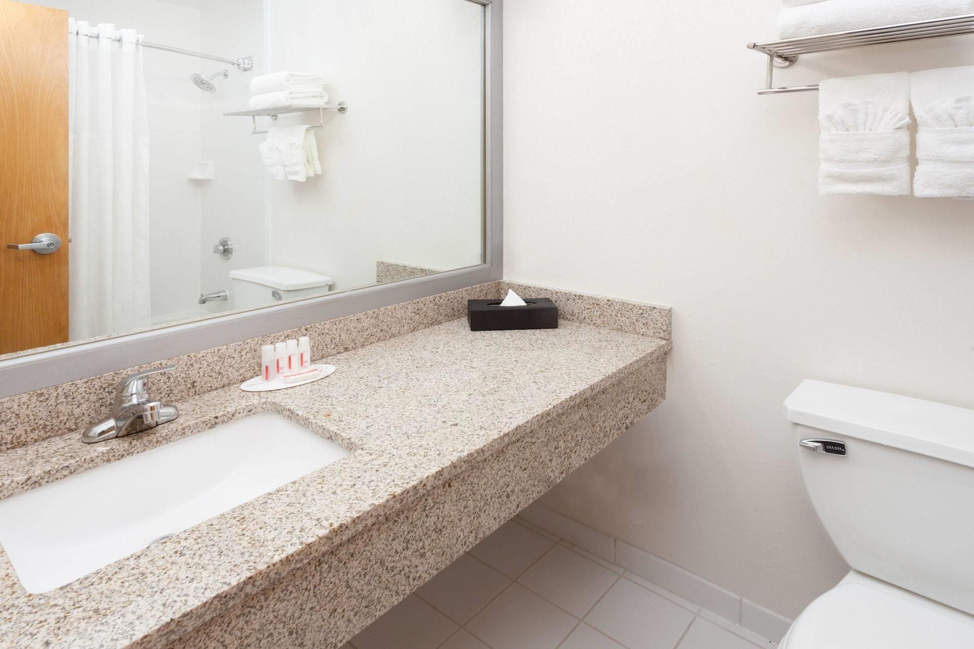 Ramada Plaza By Wyndham Chicago North Shore Wheeling Экстерьер фото