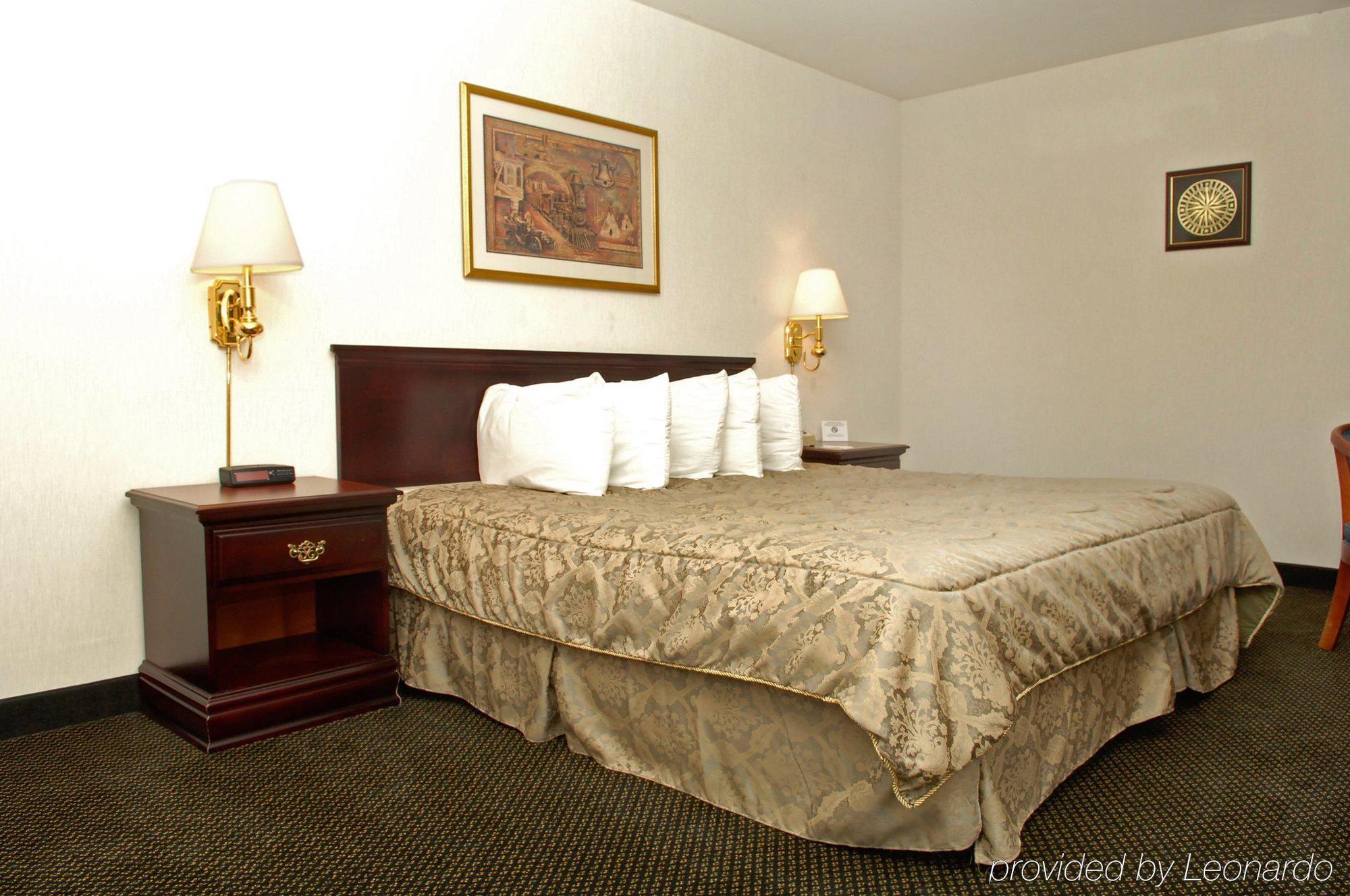 Ramada Plaza By Wyndham Chicago North Shore Wheeling Номер фото